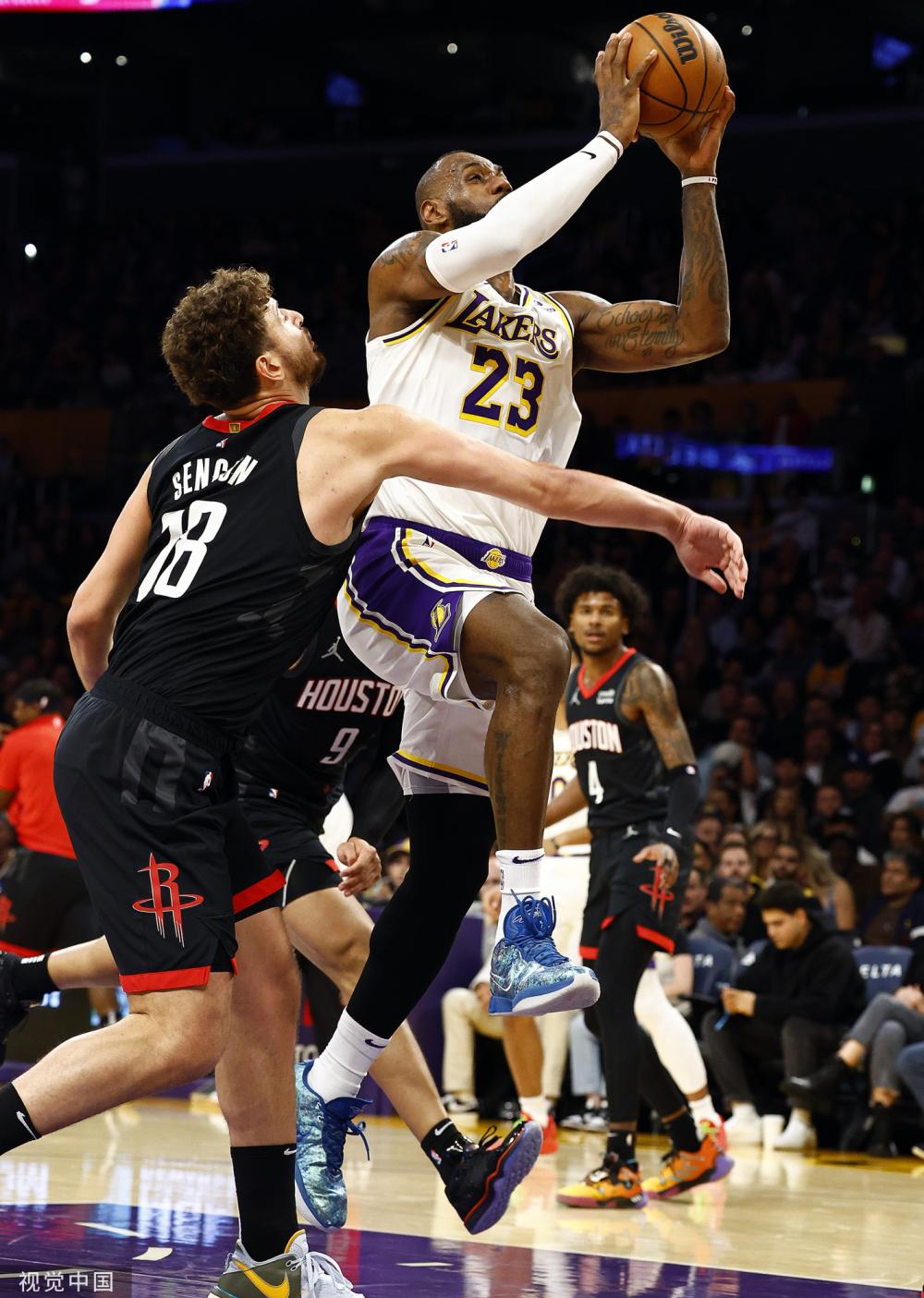 阵在篮板拼 阵在篮板拼