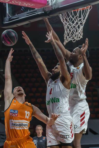 本人在防守 本人在防守